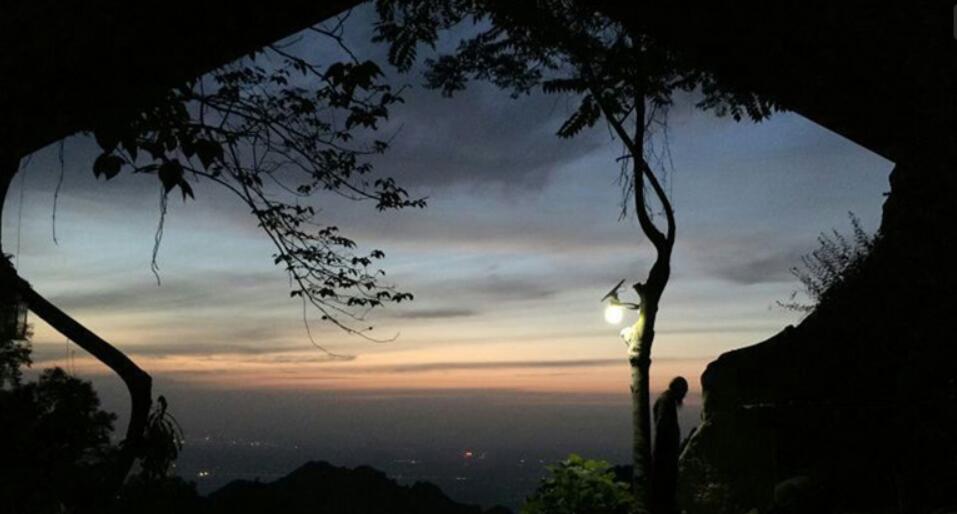 太阳能路灯电池板如何安装？