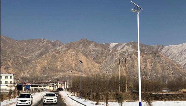 高杆路灯具备什么优势。