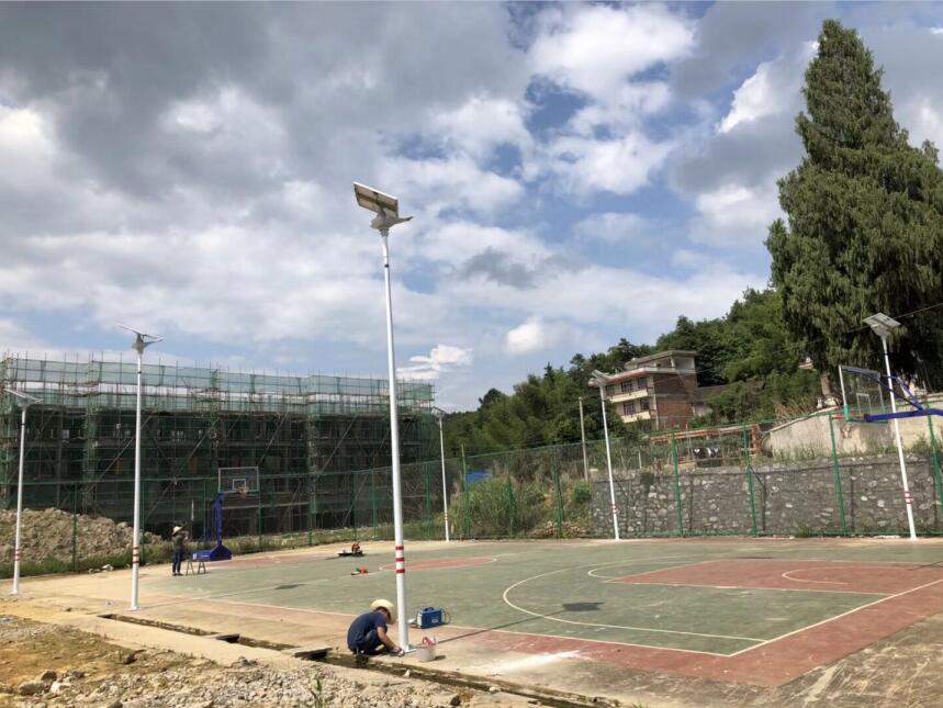 工地用太阳能路灯如何安装