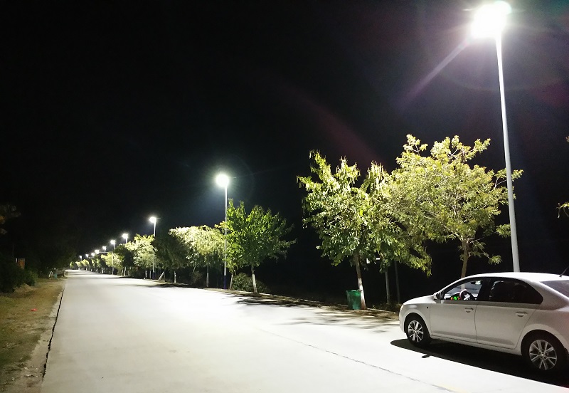 分体式太阳能路灯的部件更换教程