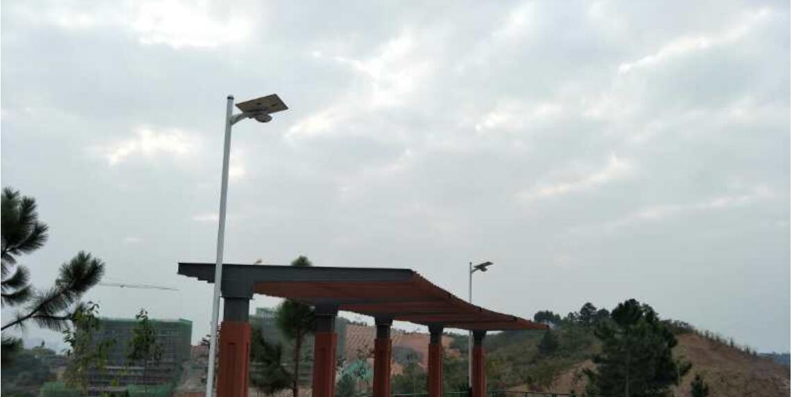 为什么太阳能路灯白天亮灯