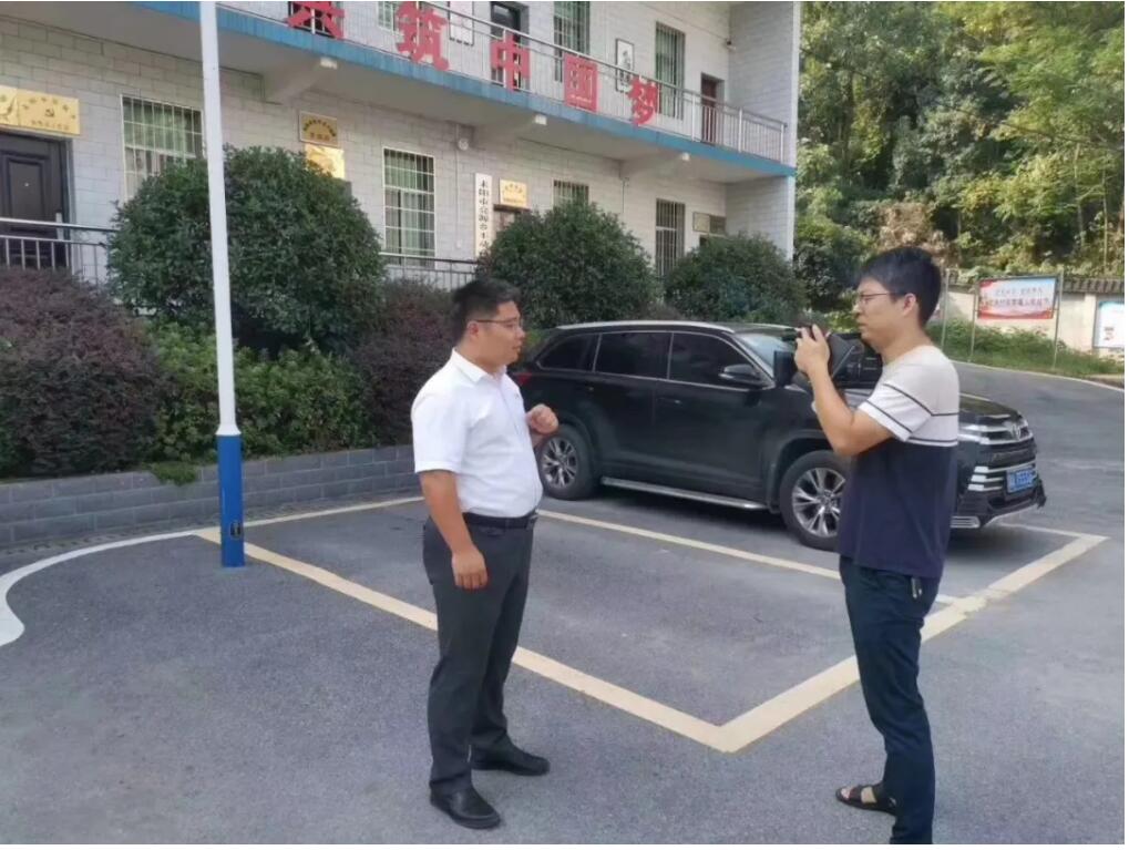 源码爱心捐赠太阳能智慧路灯，照亮亮源乡精准扶贫路