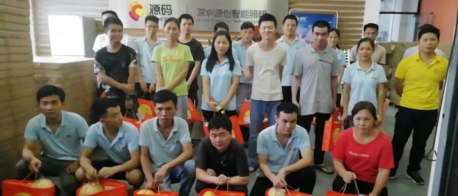 喜逢中秋加国庆，月圆家圆就团圆