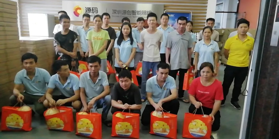 喜逢中秋加国庆，月圆家圆就团圆