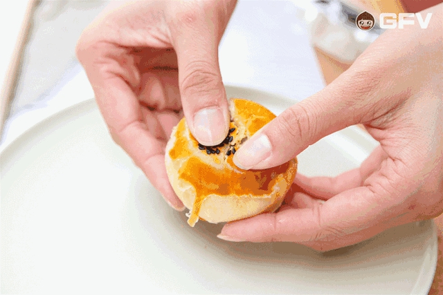 喜逢中秋加国庆，月圆家圆就团圆