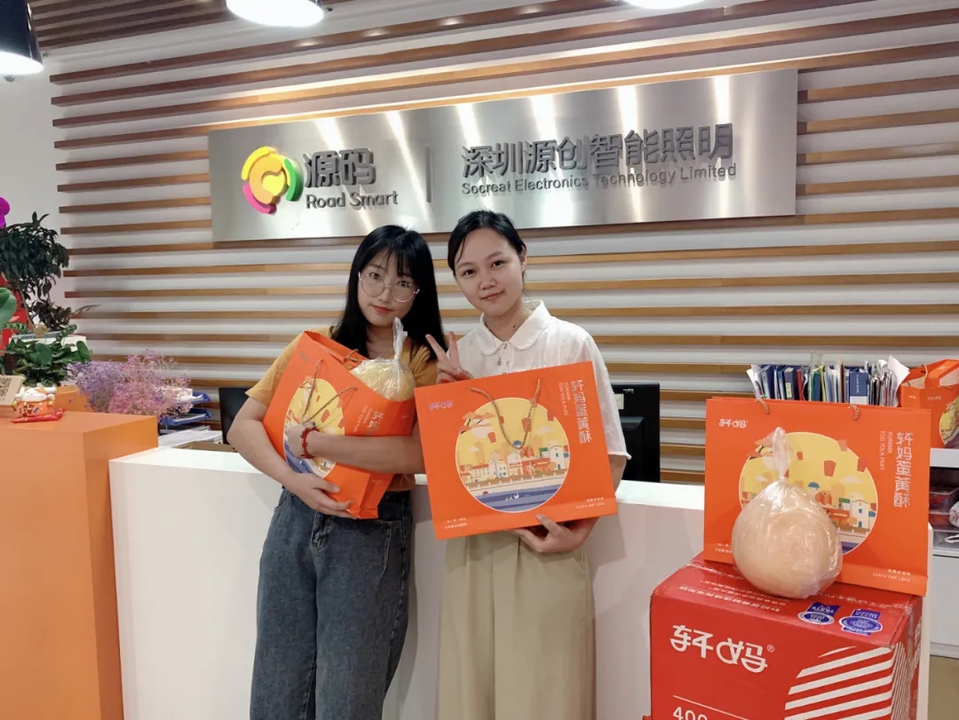 喜逢中秋加国庆，月圆家圆就团圆