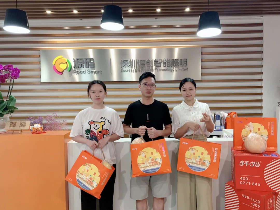 喜逢中秋加国庆，月圆家圆就团圆