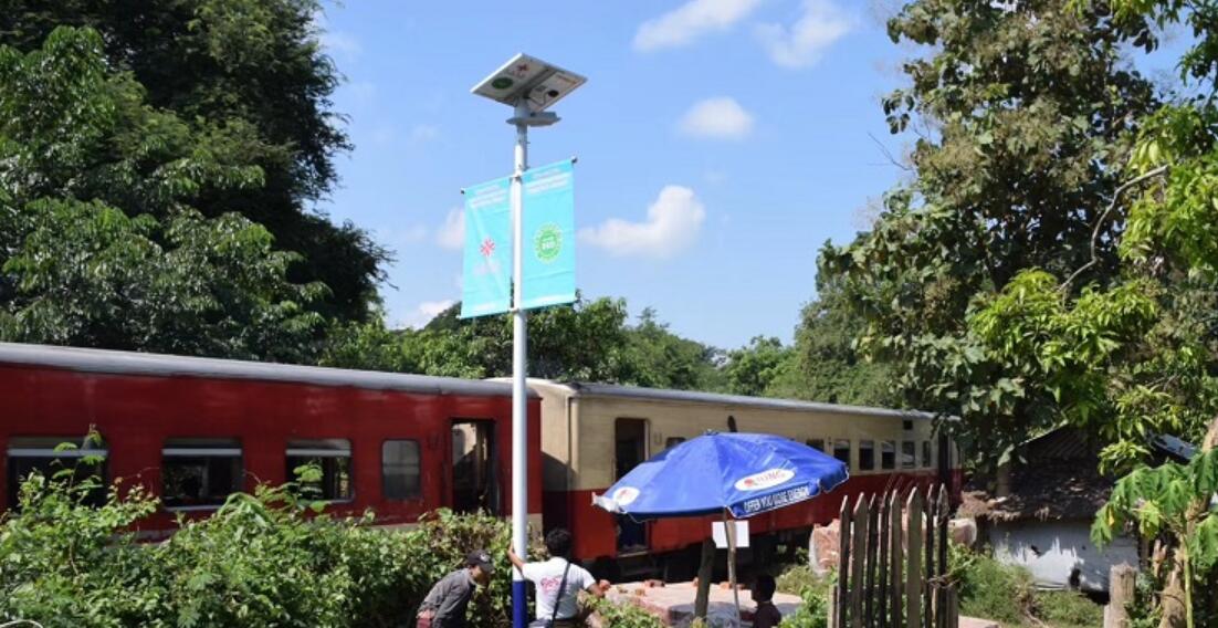 下雨天太阳能路灯能用吗