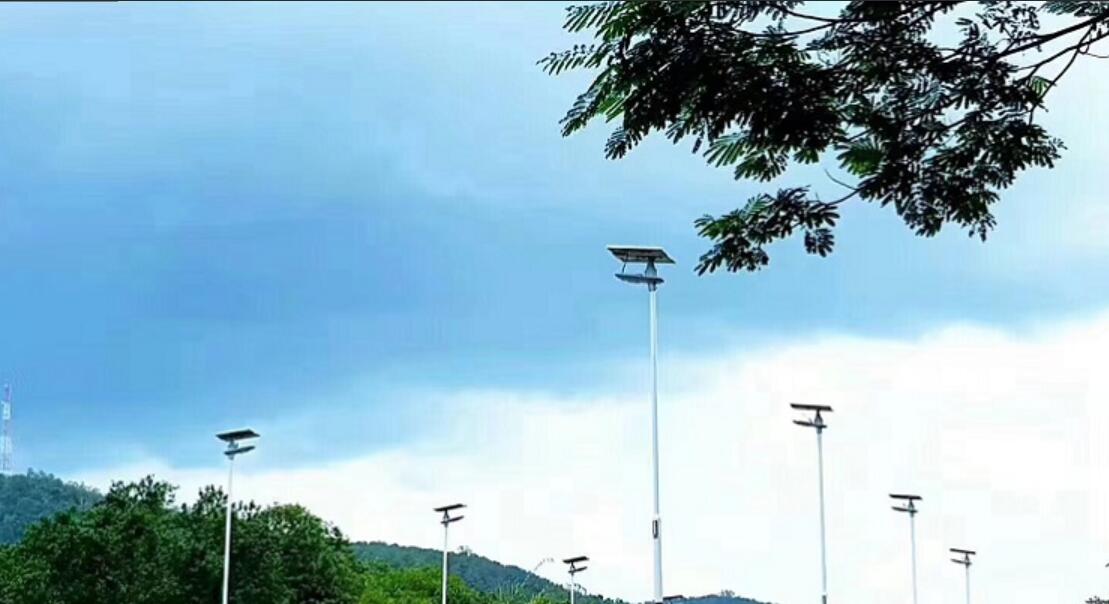 过冬后检修太阳能路灯的方法