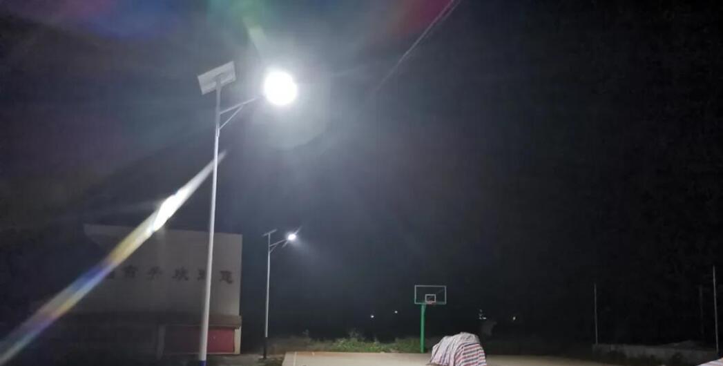 太阳能路灯的价格和什么有关系