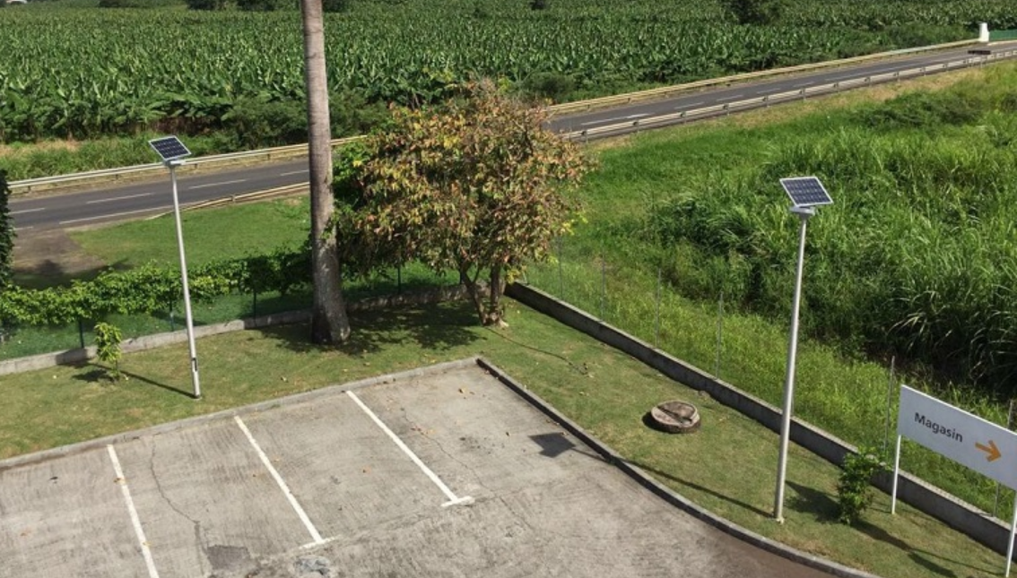 太阳能路灯亮灯时长如何调整？