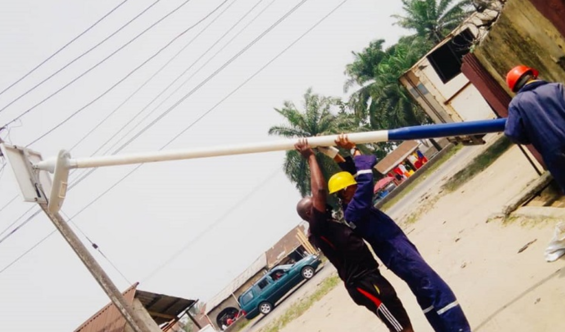 路灯杆漏电如何处理