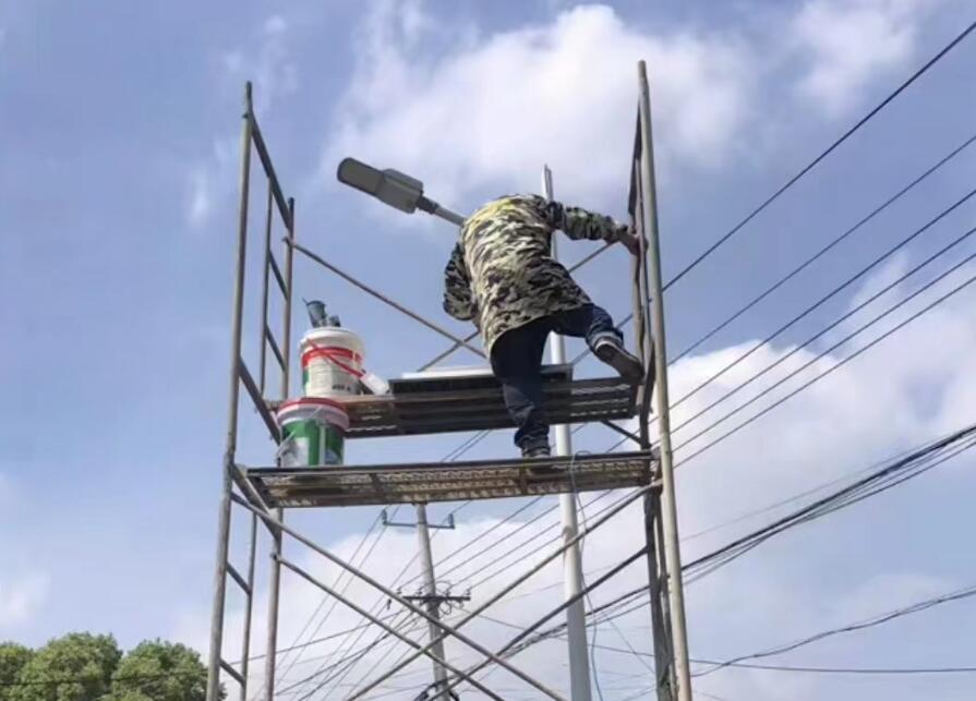 太阳能路灯设计原理及电路
