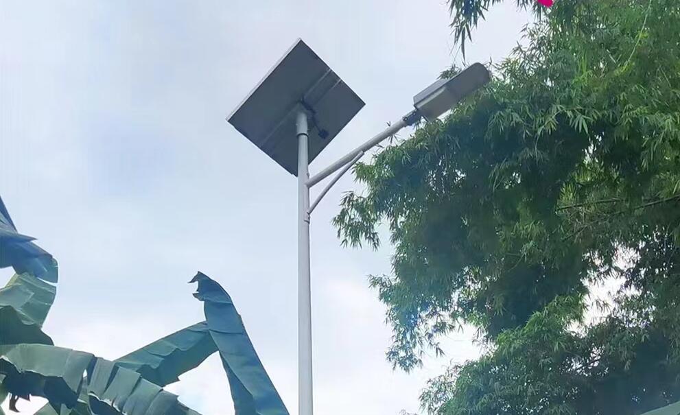 太阳能庭院灯离网光伏系统如何解决雨天