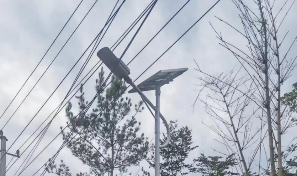 太阳能庭院灯的智能化设计